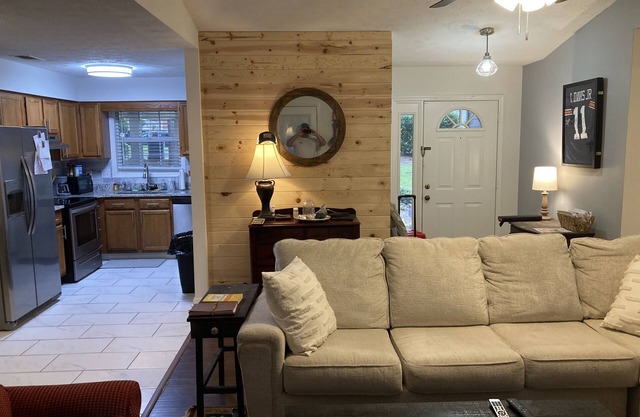 Great home, perfect for games, graduation, ext.. close to downtown