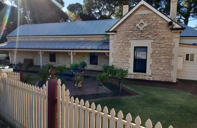 Great home right in the heart of Gawler with close proximity to the Barossa