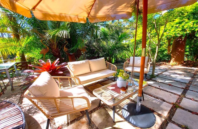 Great Home until 6 to catch Palm Beach with walking access to the Ocean beach!