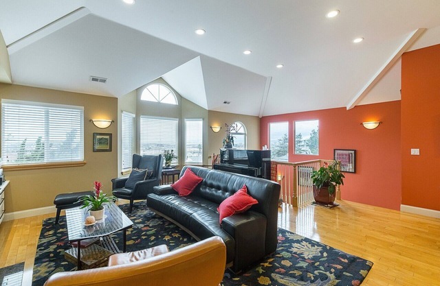 Grande maison avec vues de S. F. baie