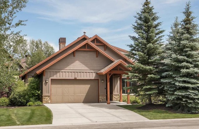 Great House Value 6 bdr 4 bath Book Winter Now