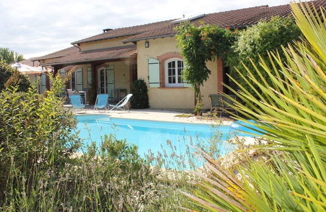 GRANDE MAISON AVEC PISCINE A GAILLAC