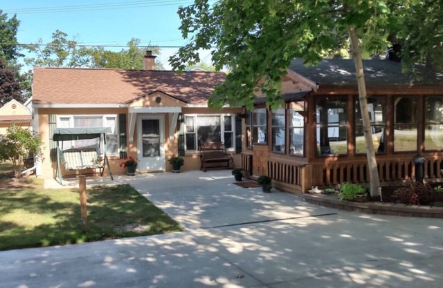 Great Lakes Getaway Cottage w/Private Beach Access & More