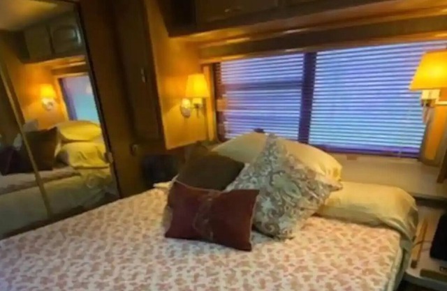 Great little RV nothing fancy comfy bed