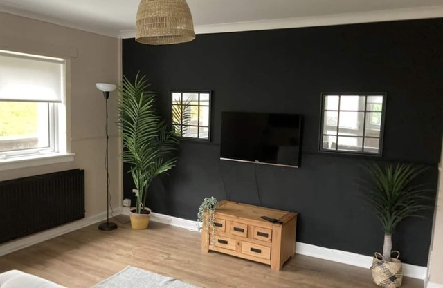 Great location between Glasgow city center, Loch Lomond and Glasgow Airport!