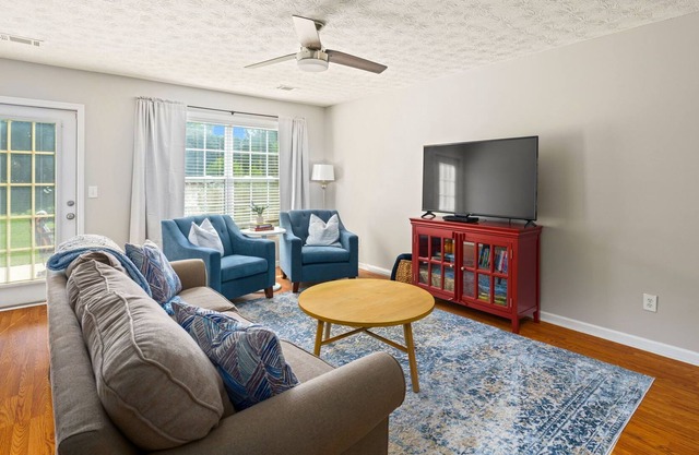 Super endroit! , Football 2 chambres, 2. 5 salles de bain -2. 5 MI au campus