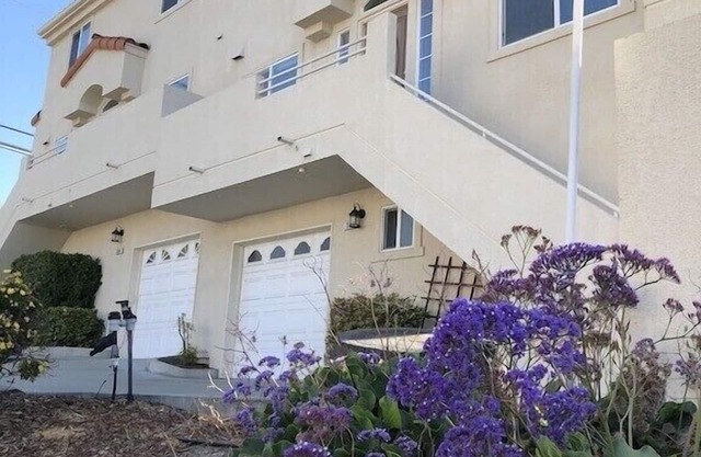 Great Location/Easy Beach Access/Walking Distance to Downtown Pier Area