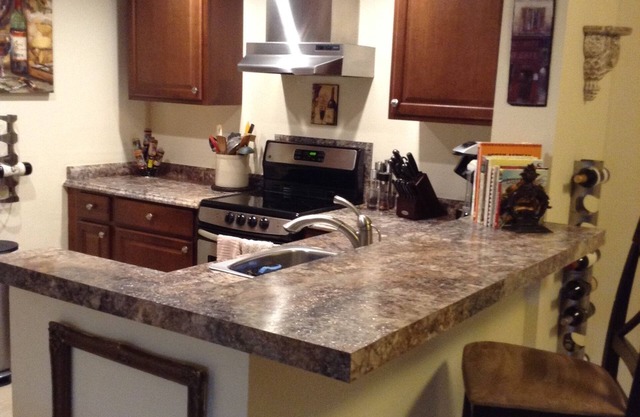 GREAT LOCATION FOR VACATION! MINUTES TO THE BEACH/DOWNTOWN STUART/METS STADIUM.