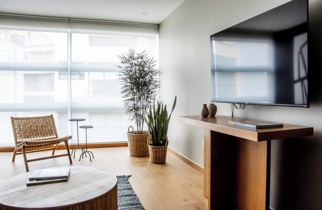 Great Amenities - 2BR Apt