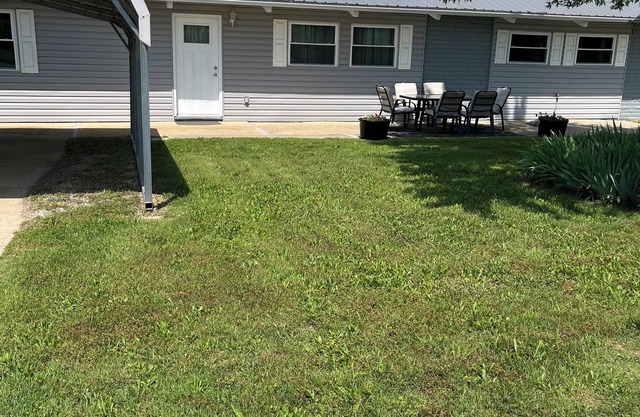 Great Location near Shell Knob bridge with large fenced yard for kids!