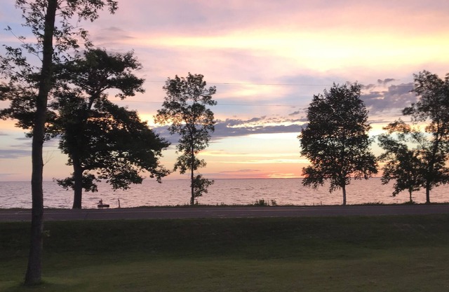 Très bien situé sur le lac Mille Lacs !! Capacité d'accueil jusqu'à 8 personnes