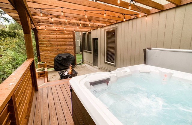 Grande maison avec beaucoup d'espace pour votre grand groupe. 1/4 mile de Table Rock Lake