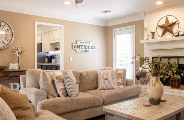 Cottonwood Cottage on Cleo-Great Location-Updated