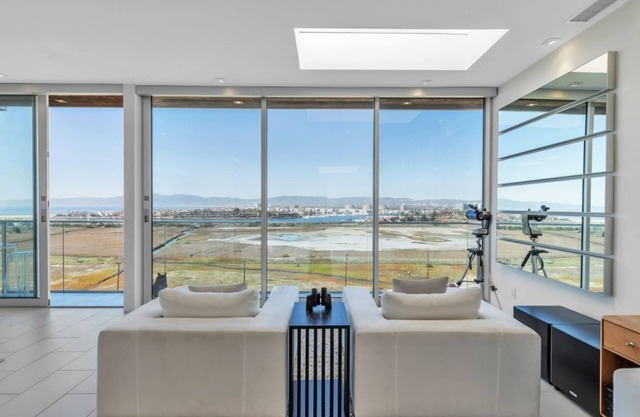 Great modern house with amazing views close to the beach