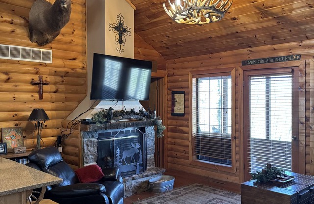 Great Outdoors Cabin- 2 Master Suites- lits King-1 mile de Silver Dollar City