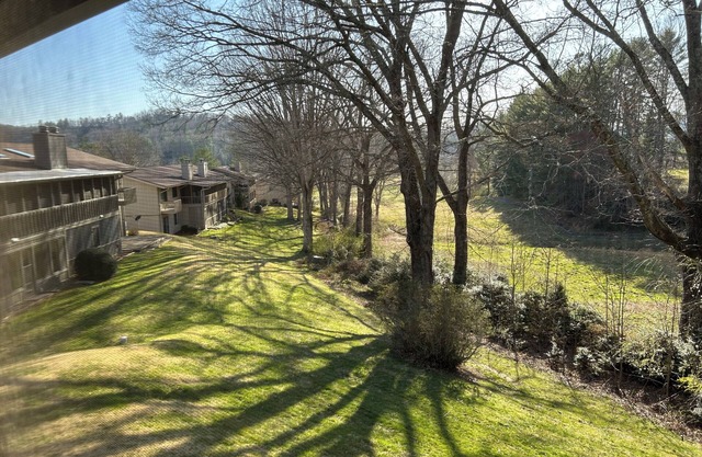 10% off listed rates for Spring, Summer and Fall months. Enjoy the mountains!
