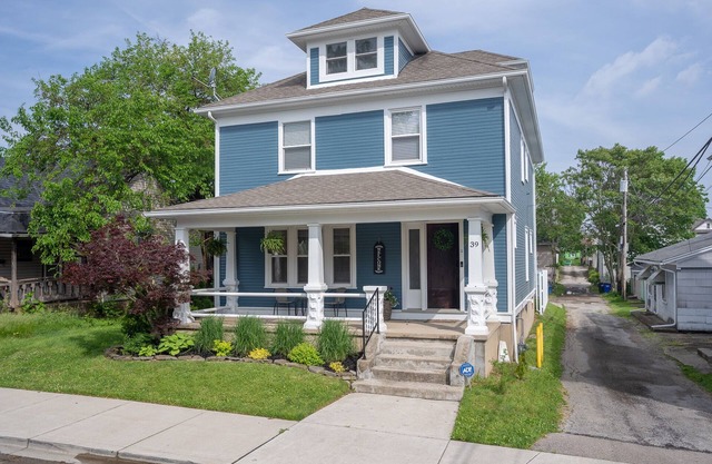 *GREAT PRICES*NEW*6 Bed*2.5 Bath*Next to UD*Sleeps 14*Kid Friendly*PATIO