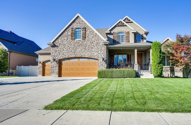 Great Salt Lake House: 5,000 Sq Ft, Mtn Views!