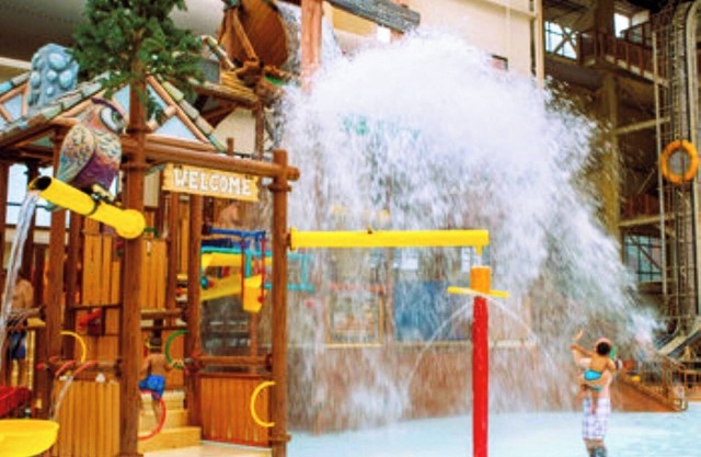 Great Smokies Lodge 1-BR Suite sleeps 4 includes WILDERNESS WATER PARK