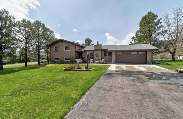 Great Sturgis Location for 85th Rally Experience - 4 bedroom home with garage