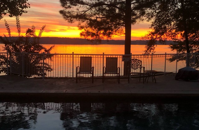 Noël parfait pour la famille élargie !! Lac paisible se sauver! 16 personnes!