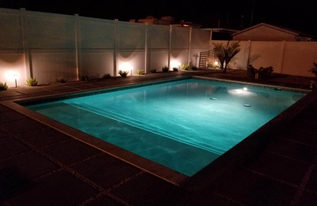 Ne manquez pas celui-ci! Immaculée, 15 min de la plage, avec piscine chauffée !!