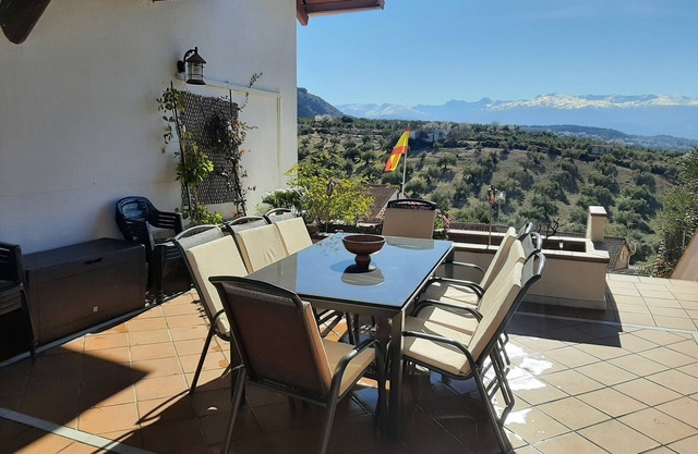 Magnifique villa au pied de la Sierra de Huetor 12 km de Grenade