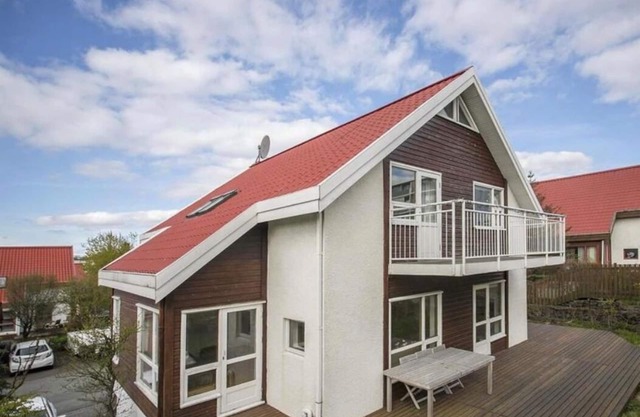 Grande villa au centre de Reykjavik sur la plus belle vallée de la ville