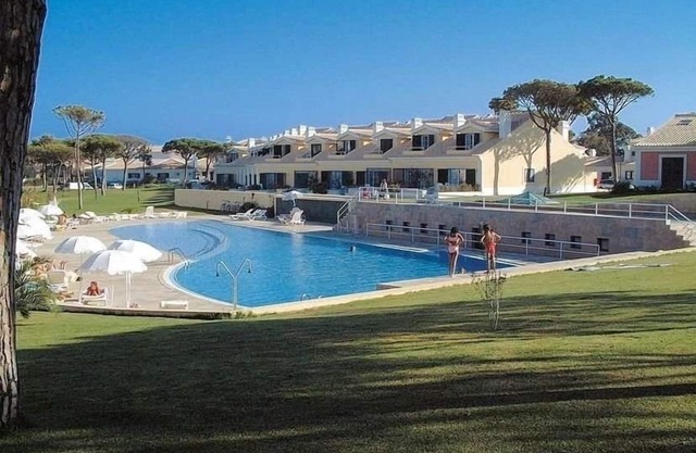 Grande Villa Avec Jardin Dans Village Avec Toutes les Infrastructures de Loisirs