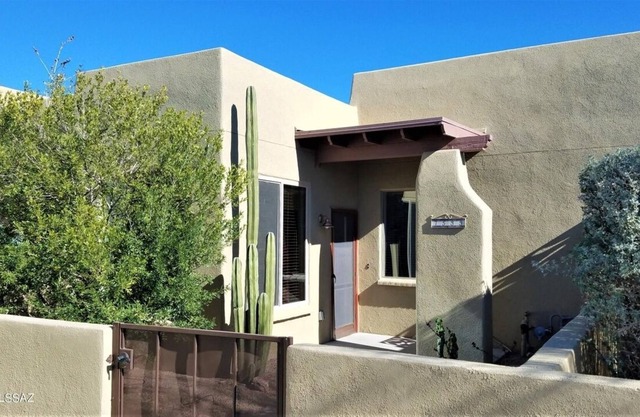 GreatTuscon getaway, graced by the Rincon Mountains and Giant Saguaro
