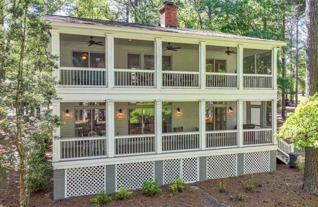 King Beds, Grills, Pool, Docks, Tennis, Beach