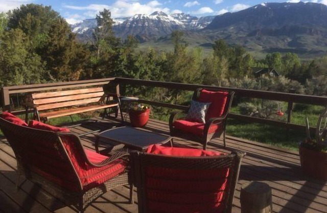 Maison récemment rénovée, acceptant les animaux de compagnie avec une vue imprenable sur la montagne!