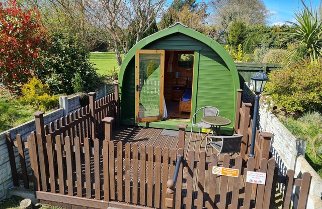 Wren Glamping Pod -Location-Panoramique-Espace sanitaire-Vue sur Lac