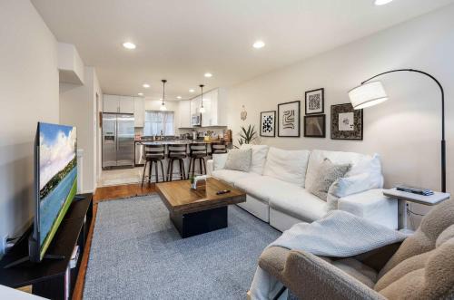 Green Lake 3BR Retreat Rare Large Garage