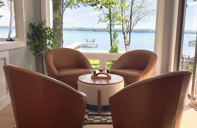 Green Lake Getaway Skiing Nearby Lakefront Hot Tub Kayak SUP