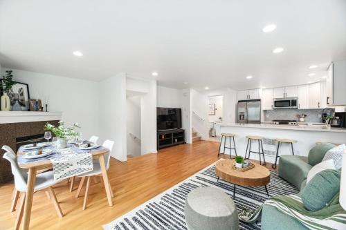 Green Lake Remodelled home with AC garage yard