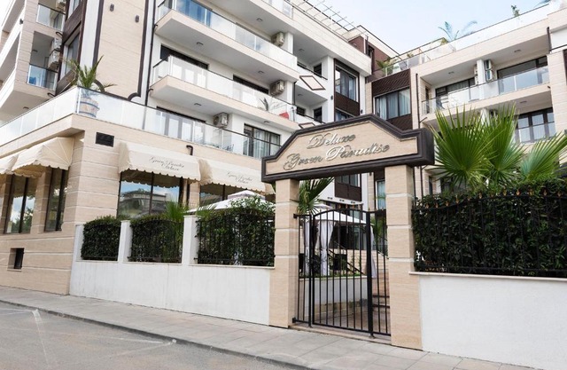 Green Paradise Deluxe Apartments