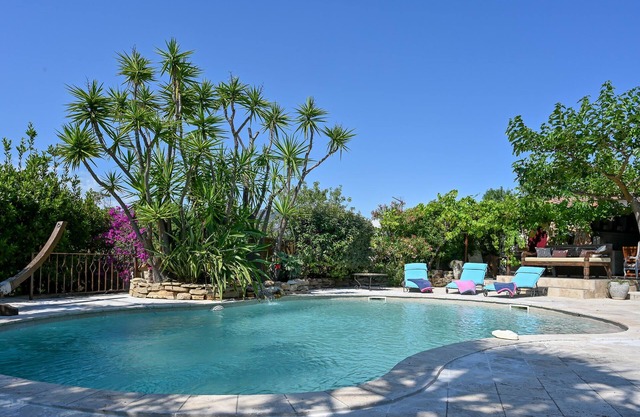 Green setting at Cap Brun (Toulon, Var) Villa with spa pool close to beaches.