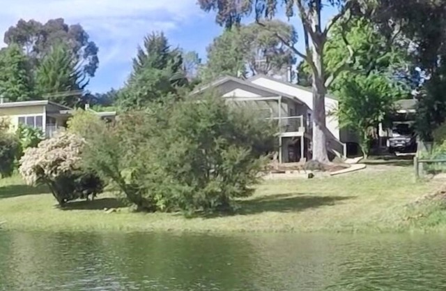 Green Stones - Amazing Waterfront Location