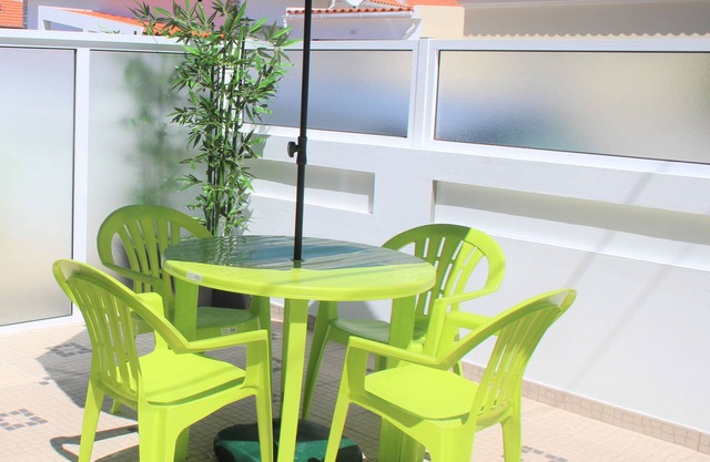 Studio Vert avec Patio Privé à 200 mètres, 3 mn à pied, Plage de Peniche