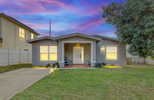 Greenacres Home close to DT, beaches & shopping 🐴🌴☀️🏇🏼🛍