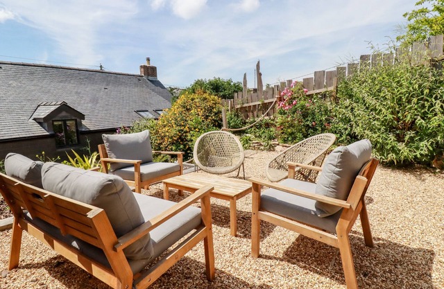 GREENBANK, family friendly, character holiday cottage in Perranporth