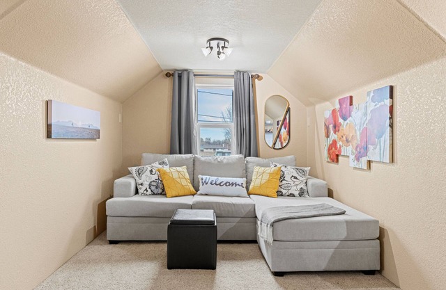Greener Pastures Getaway - Downtown Frederick - 30 minutes to Boulder/Denver!