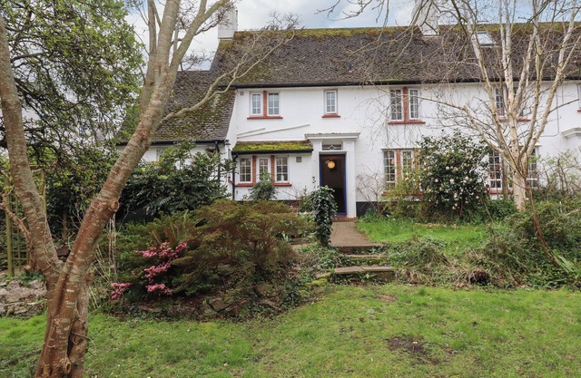 GREENHEDGES, pet friendly, with a garden in Budleigh Salterton