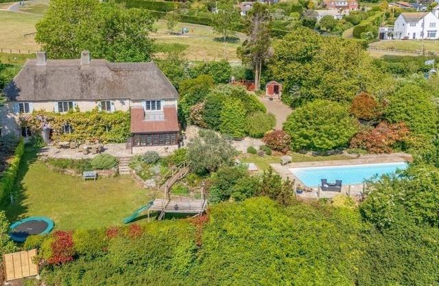 Greenhill Cottage | Sea Views & Thatched Charm