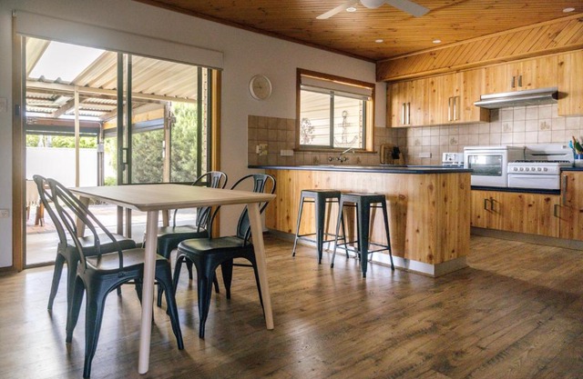 Greenly Getaway - Family Friendly Home