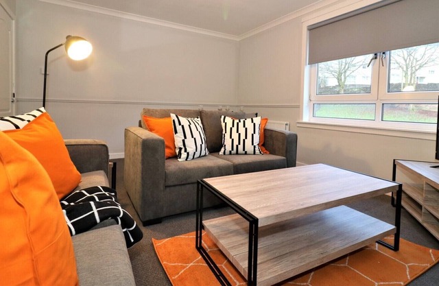 Pillow Partners are proud to present this stylish apartment which is ideal for contractors, fami...