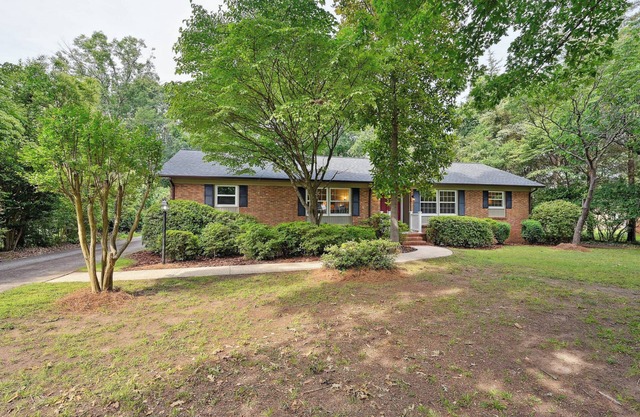 Greensboro Golf Getaway - 9 Mi to Downtown!