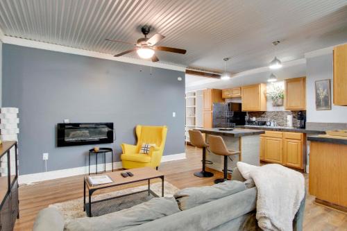Greenwood Apt 2 Mi to Self Regional Med Center!