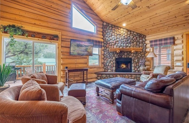 Greer Riverside Getaway (Cabin 168)